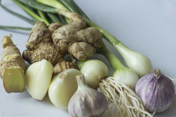 生姜大蒜是不是蔬菜類食品（大蒜生姜是什么類型的食物）-圖2