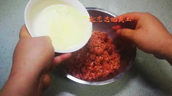 肉餡里放多少生姜水好（肉餡里放姜有什么作用）-圖1