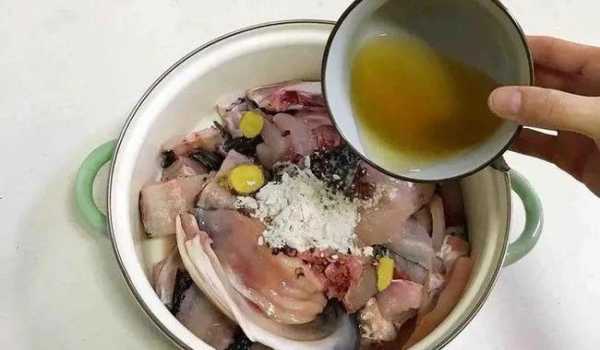 生姜料酒腌魚(yú)（魚(yú)用姜片腌多久湯不腥）