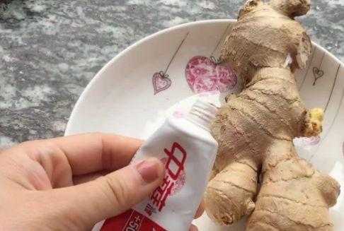 生姜牙膏有什么好處與壞處（生姜與牙膏的奇妙碰撞 三種用途快速解決生活煩惱）-圖2