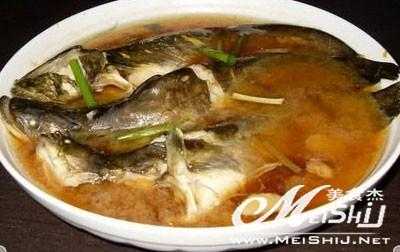 生姜煲鰱魚(yú)